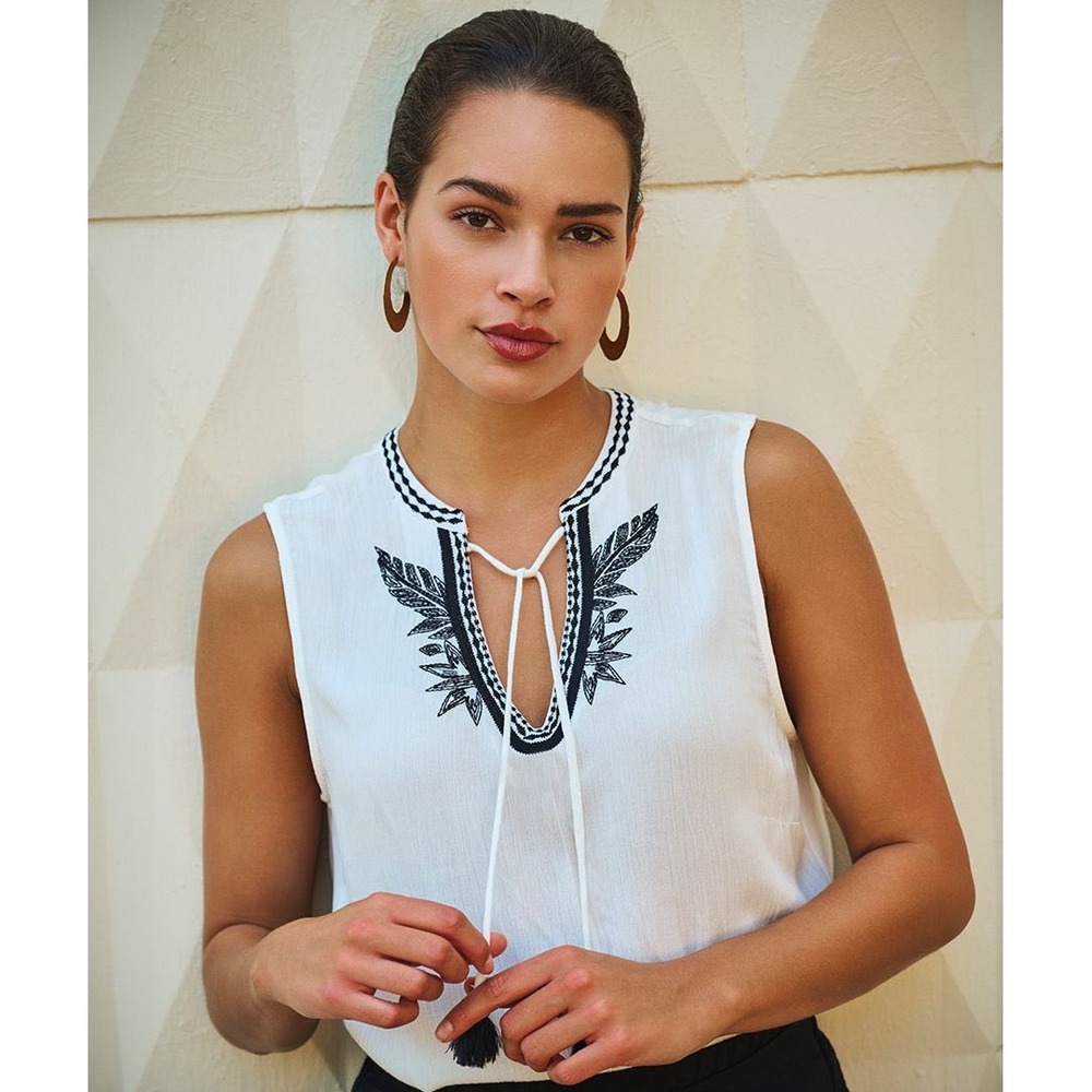 Esqualo White Embroidered Sleeveless Tassel Top Size 12 NWT